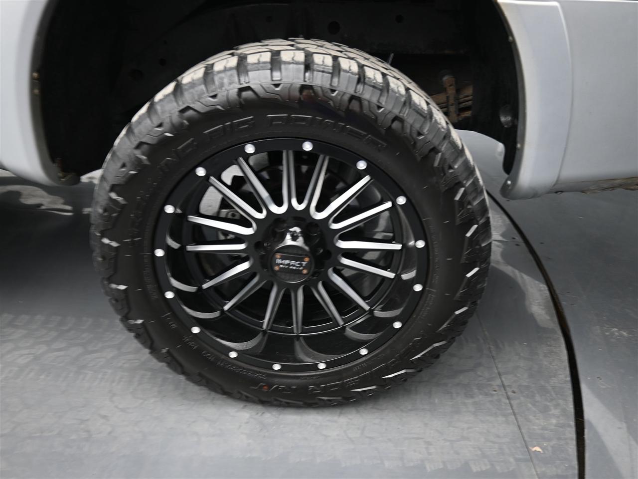 Nissan Titan LE King Cab 4WD SWB 2009