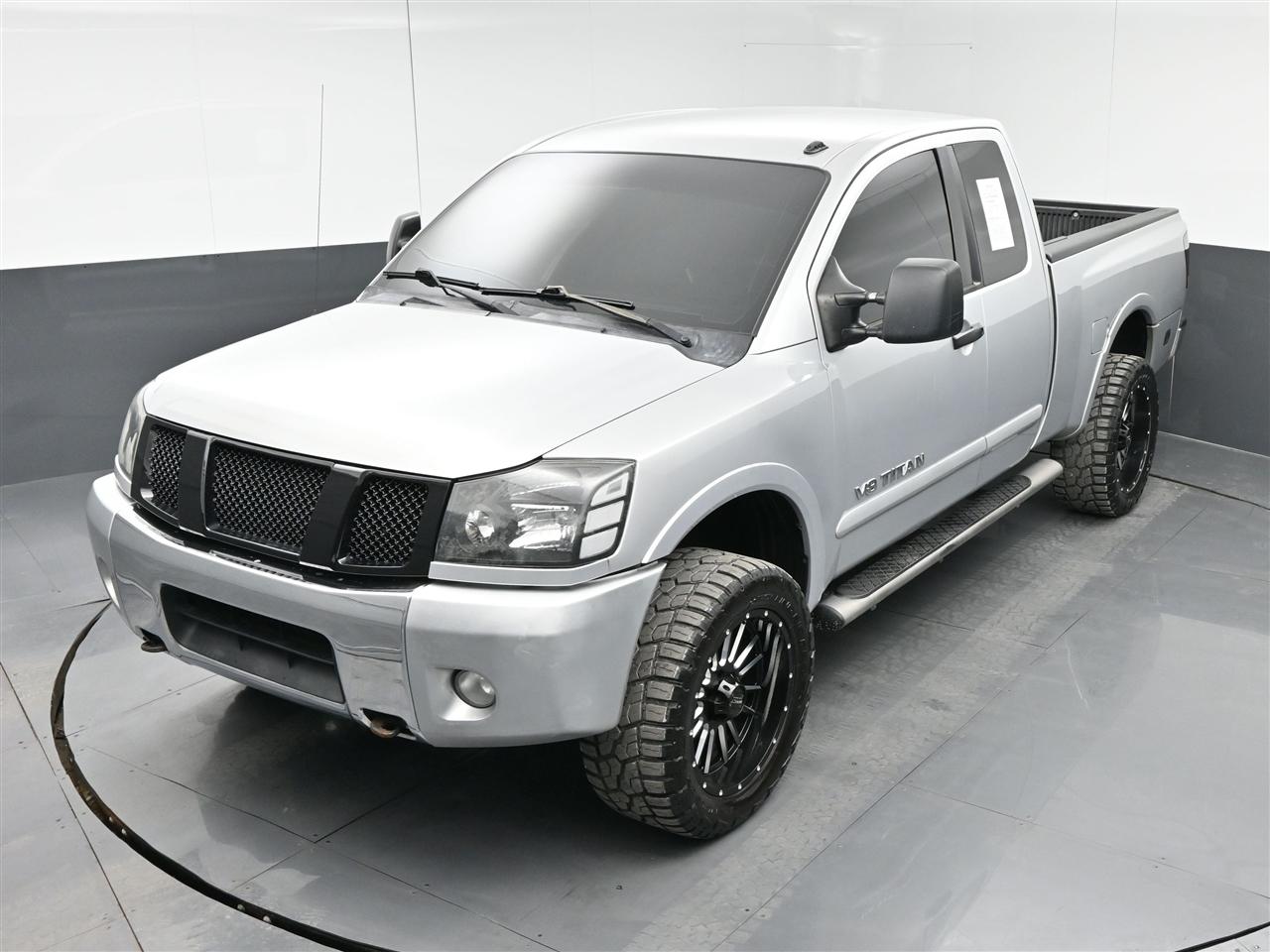 Nissan Titan LE King Cab 4WD SWB 2009