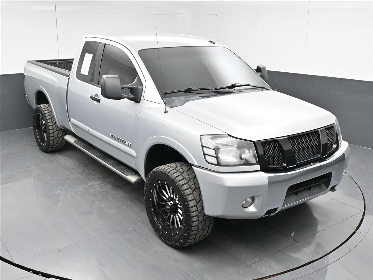 Nissan Titan LE King Cab 4WD SWB 2009