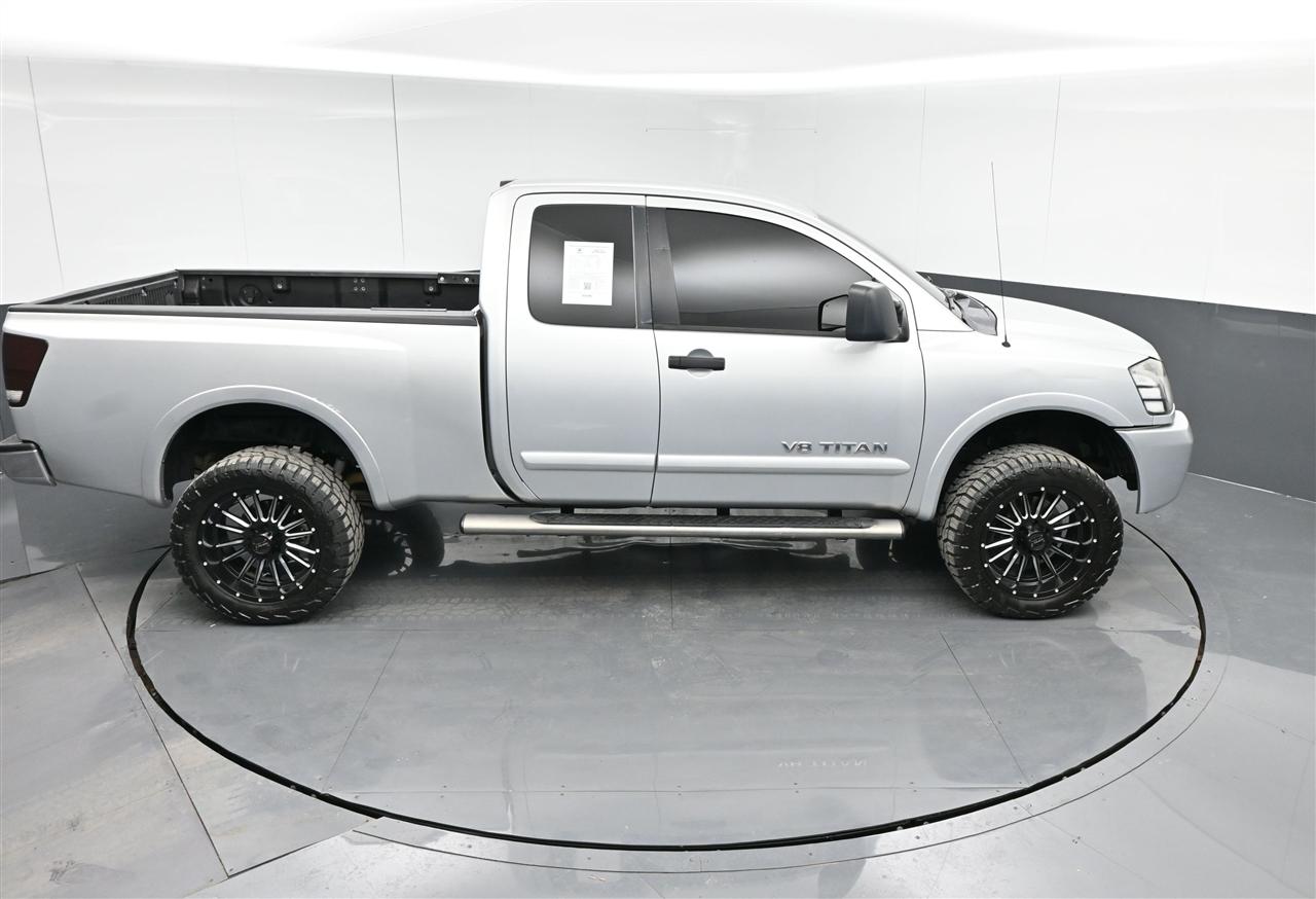 Nissan Titan LE King Cab 4WD SWB 2009