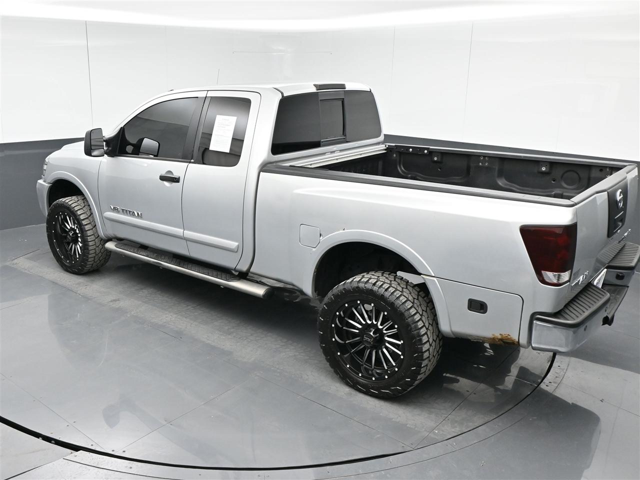 Nissan Titan LE King Cab 4WD SWB 2009