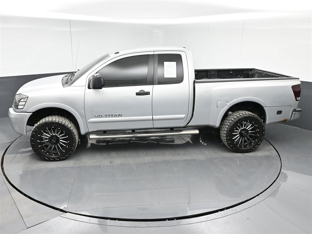 Nissan Titan LE King Cab 4WD SWB 2009