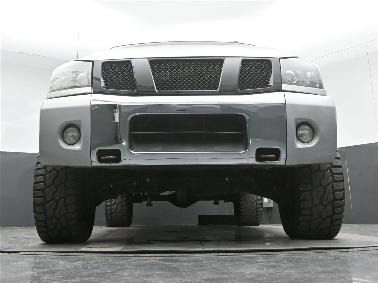 Nissan Titan LE King Cab 4WD SWB 2009