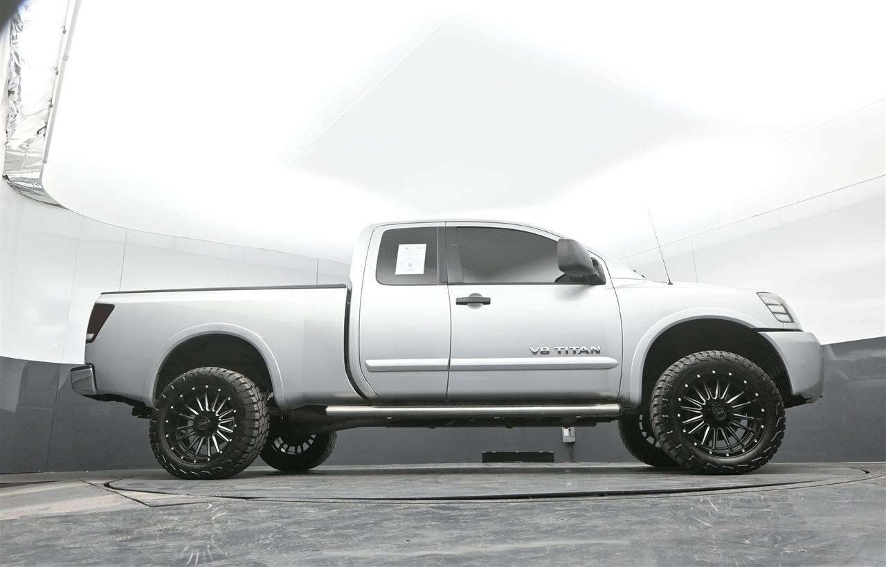 Nissan Titan LE King Cab 4WD SWB 2009