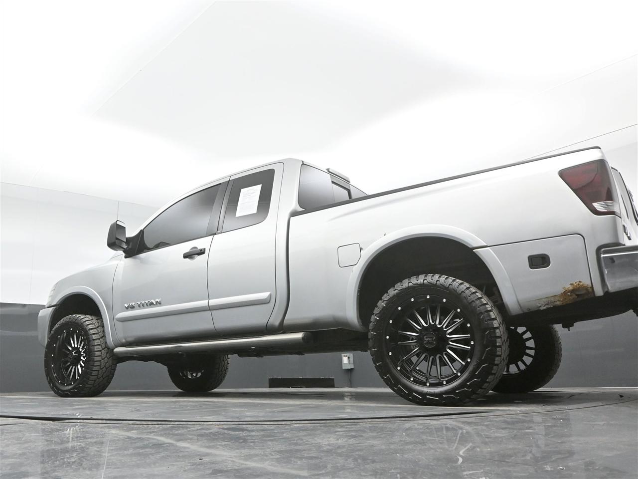 Nissan Titan LE King Cab 4WD SWB 2009