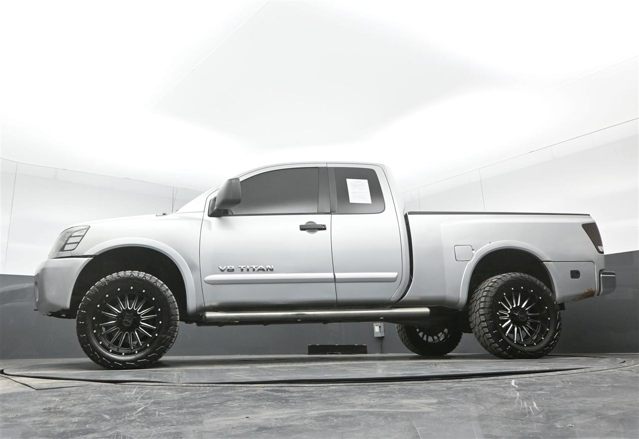 Nissan Titan LE King Cab 4WD SWB 2009