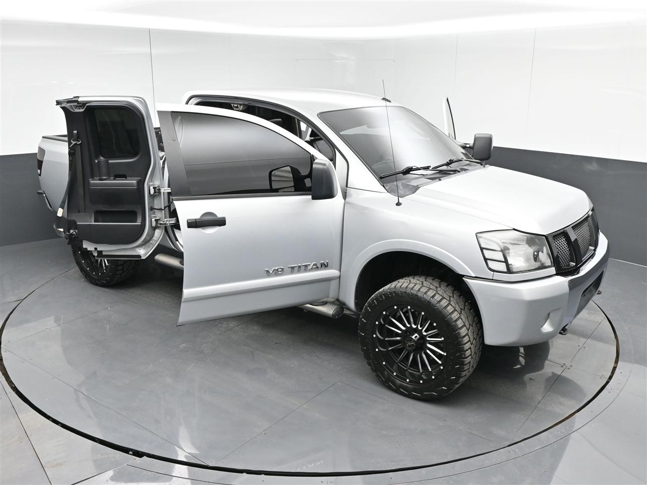 Nissan Titan LE King Cab 4WD SWB 2009