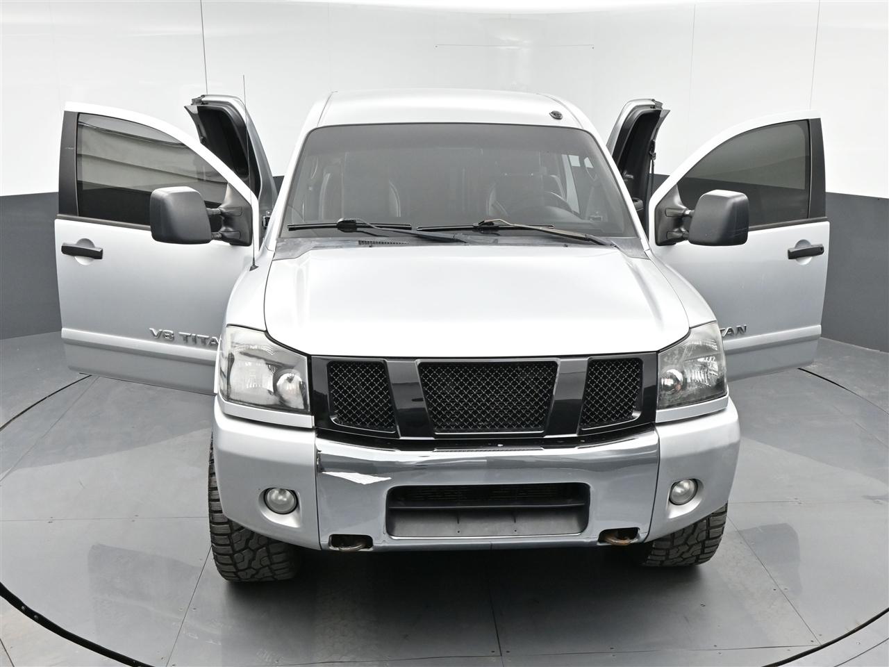 Nissan Titan LE King Cab 4WD SWB 2009