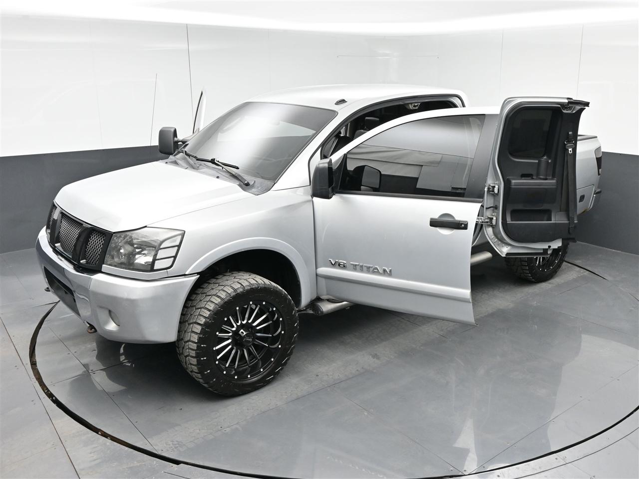 Nissan Titan LE King Cab 4WD SWB 2009