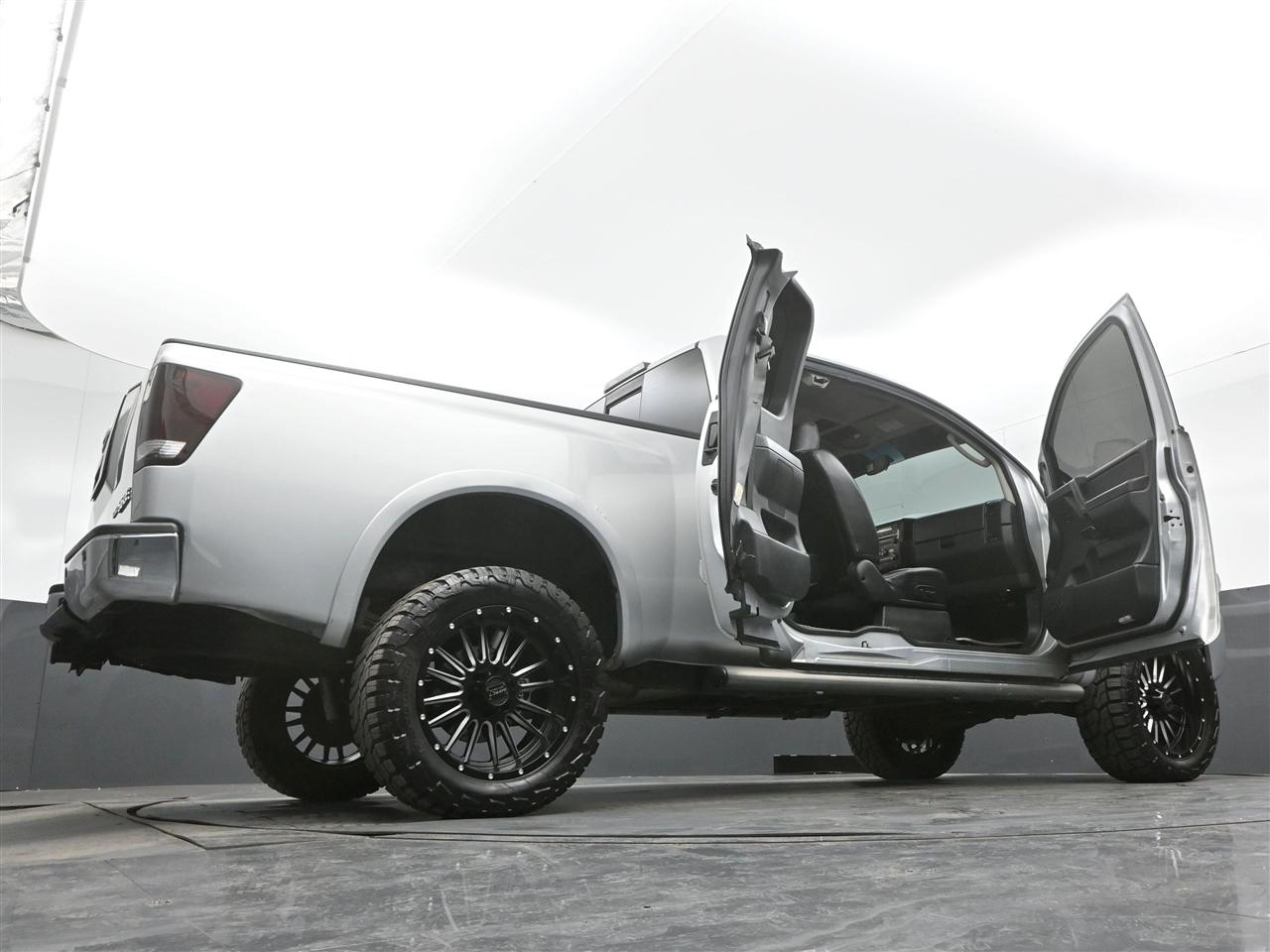 Nissan Titan LE King Cab 4WD SWB 2009