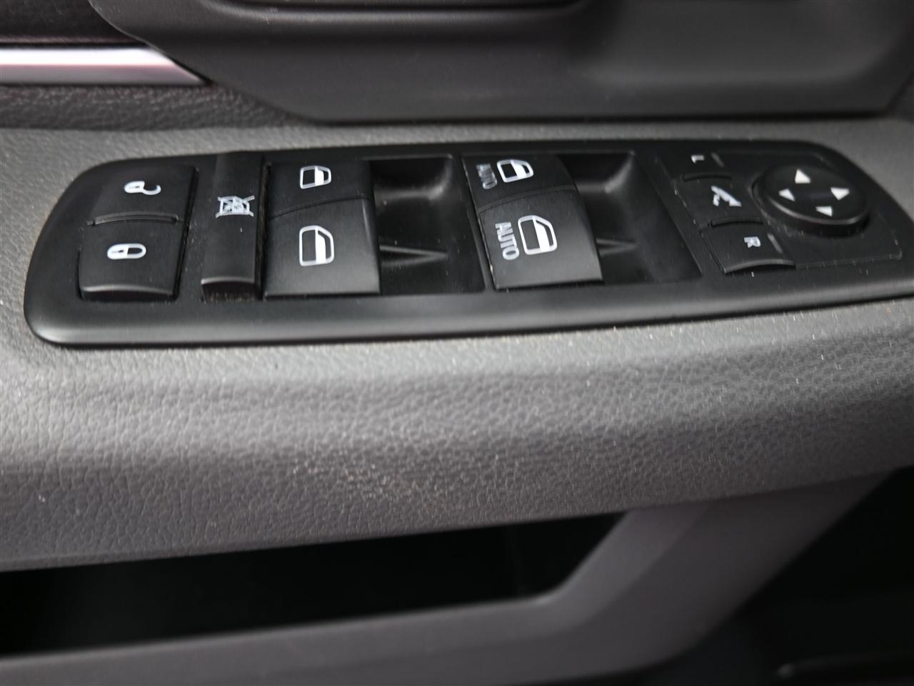 RAM 1500 SLT Crew Cab SWB 2WD 2017