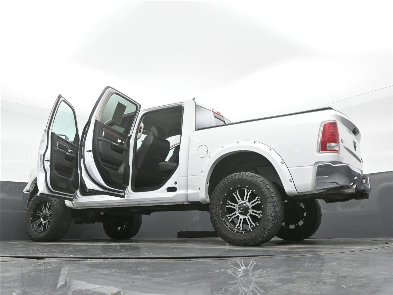 RAM 1500 Laramie Crew Cab SWB 4WD 2018