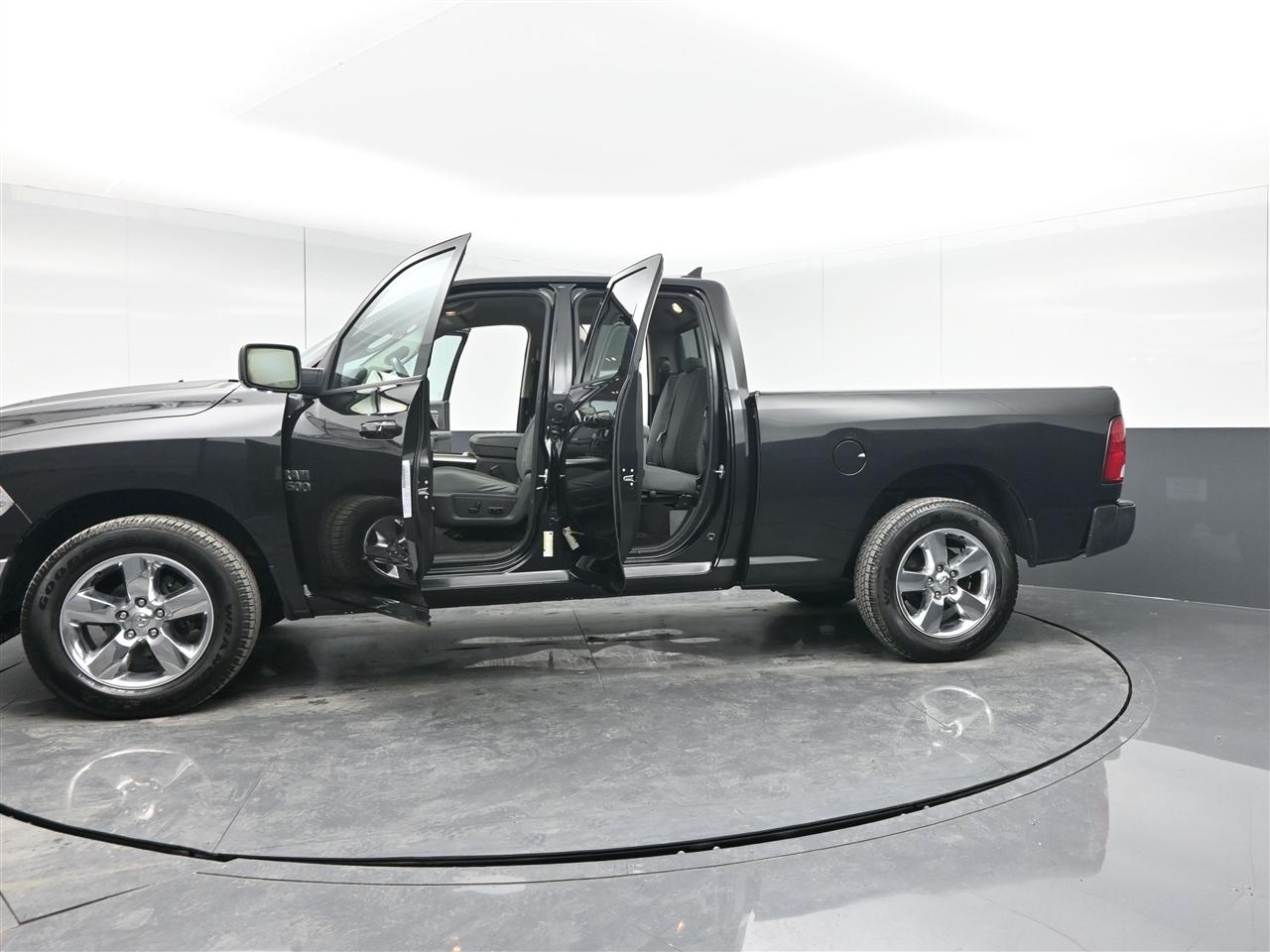 RAM 1500 SLT Quad Cab 4WD 2018