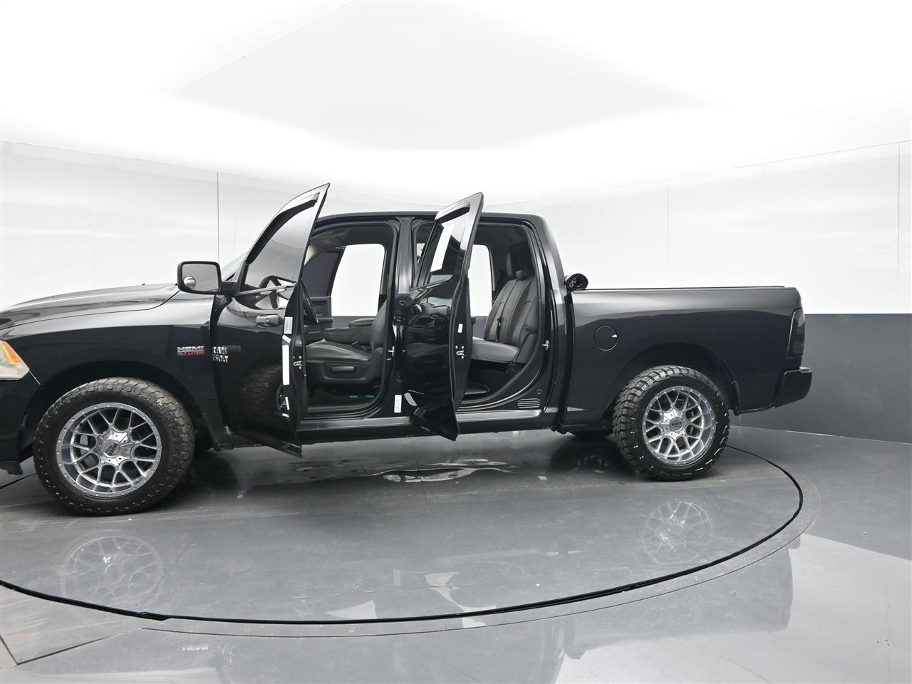 RAM 1500 Tradesman Crew Cab SWB 2WD 2017