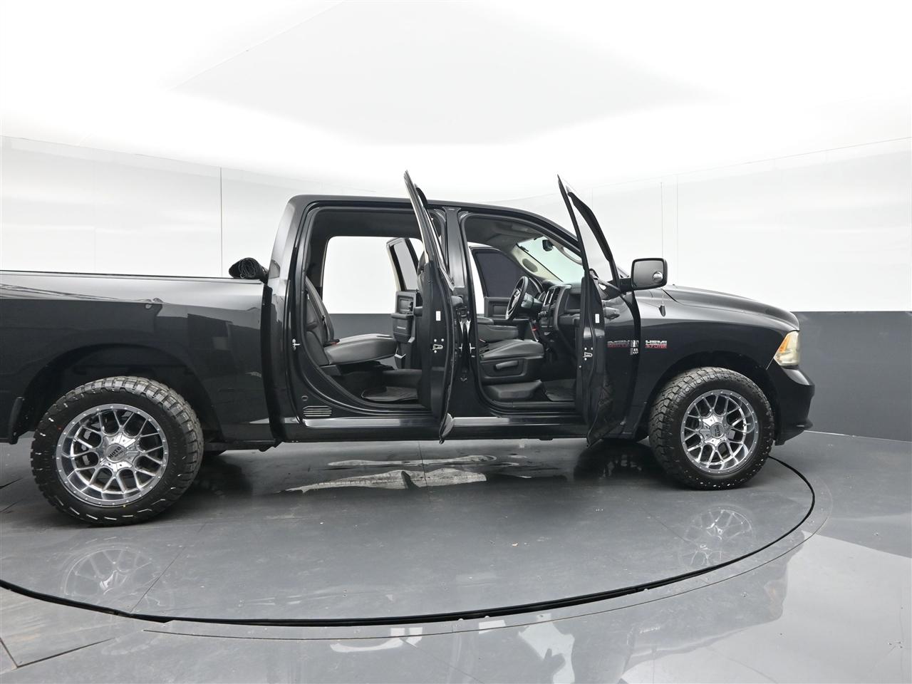 RAM 1500 Tradesman Crew Cab SWB 2WD 2017