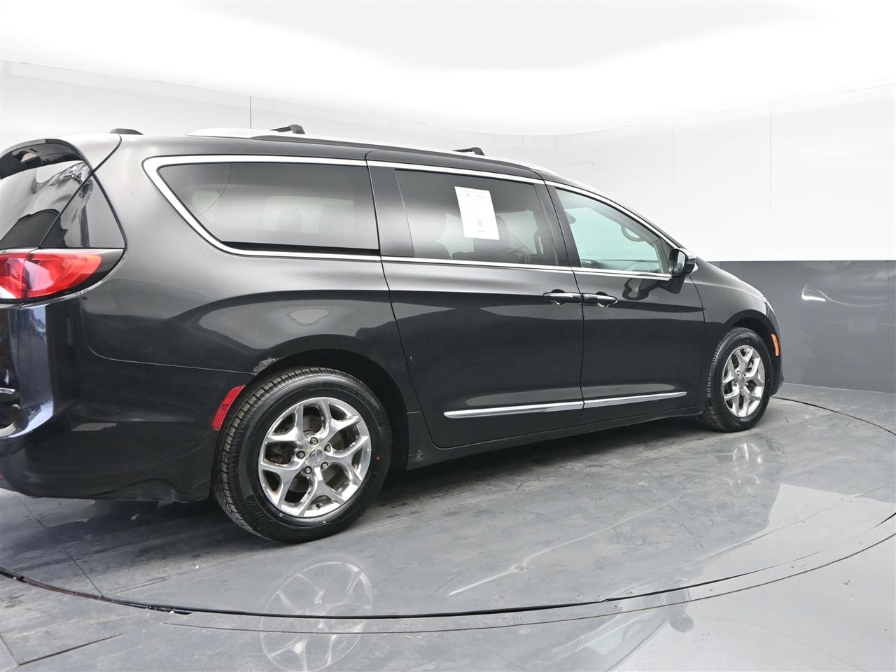 Chrysler Pacifica Limited 2017