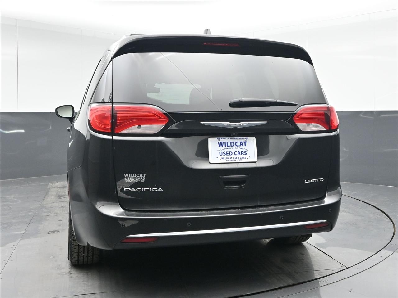 Chrysler Pacifica Limited 2017