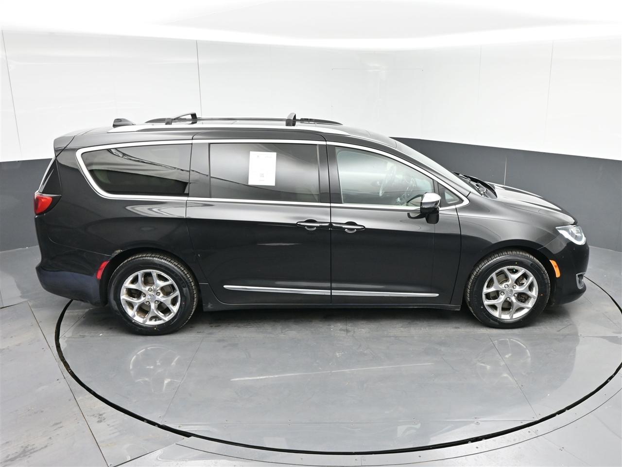 Chrysler Pacifica Limited 2017
