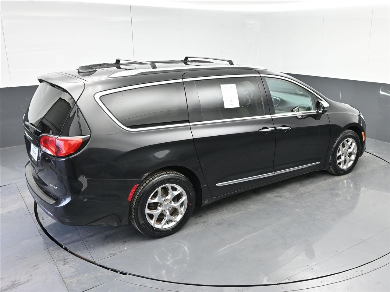 Chrysler Pacifica Limited 2017