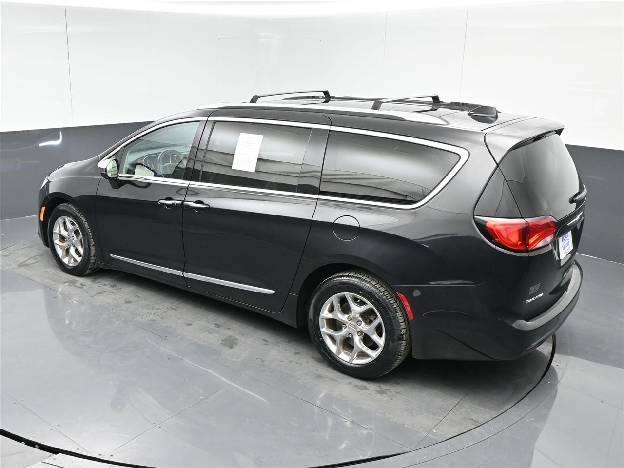Chrysler Pacifica Limited 2017