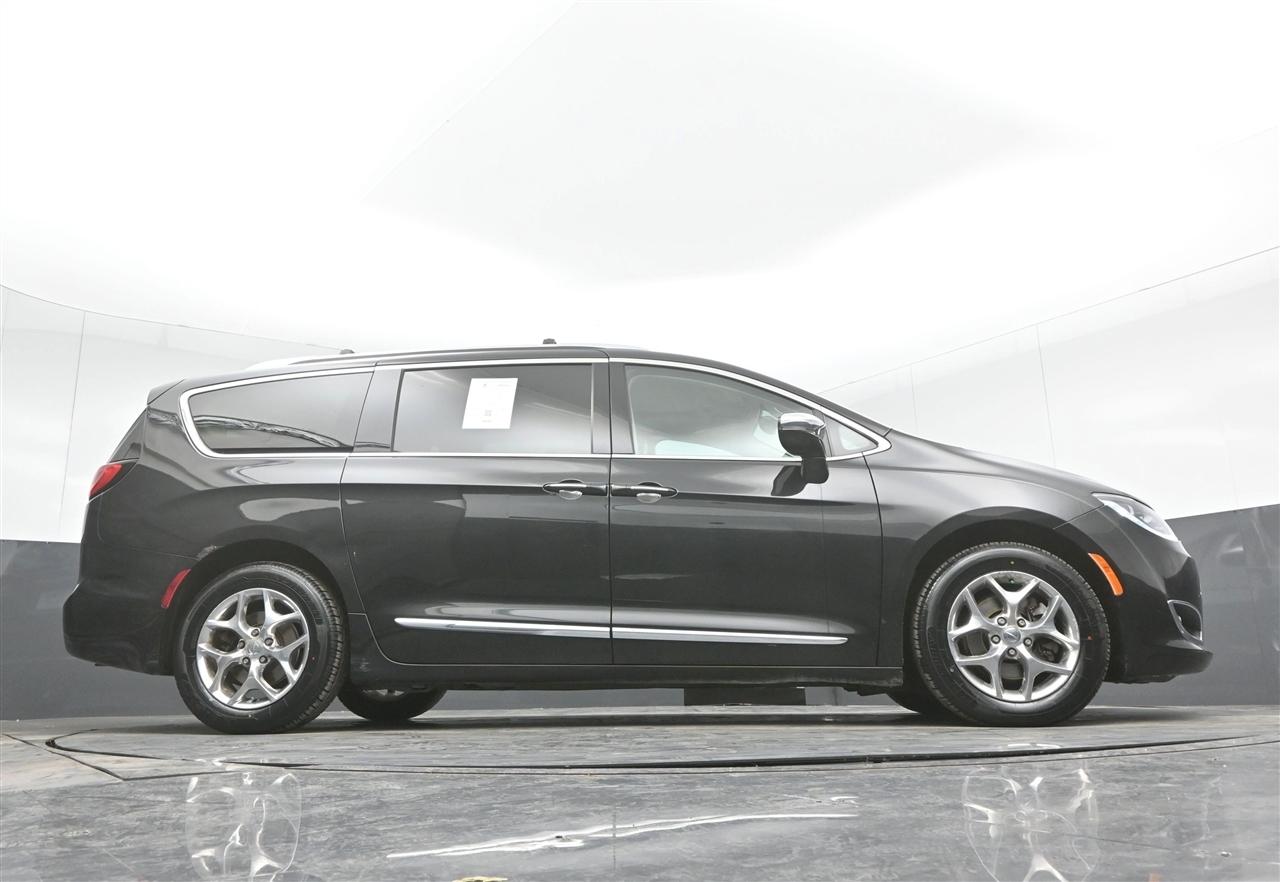 Chrysler Pacifica Limited 2017