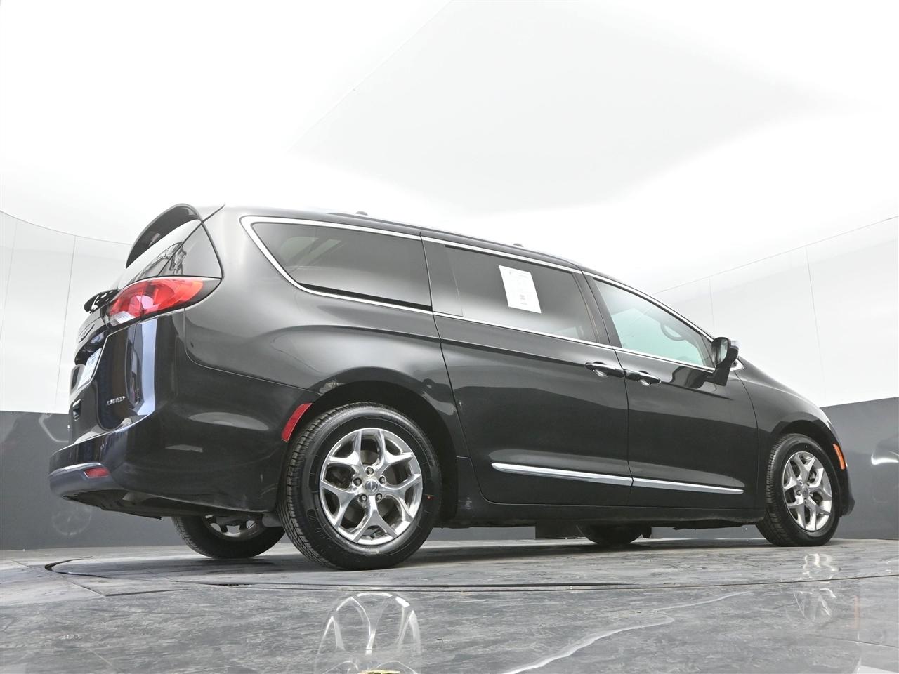 Chrysler Pacifica Limited 2017