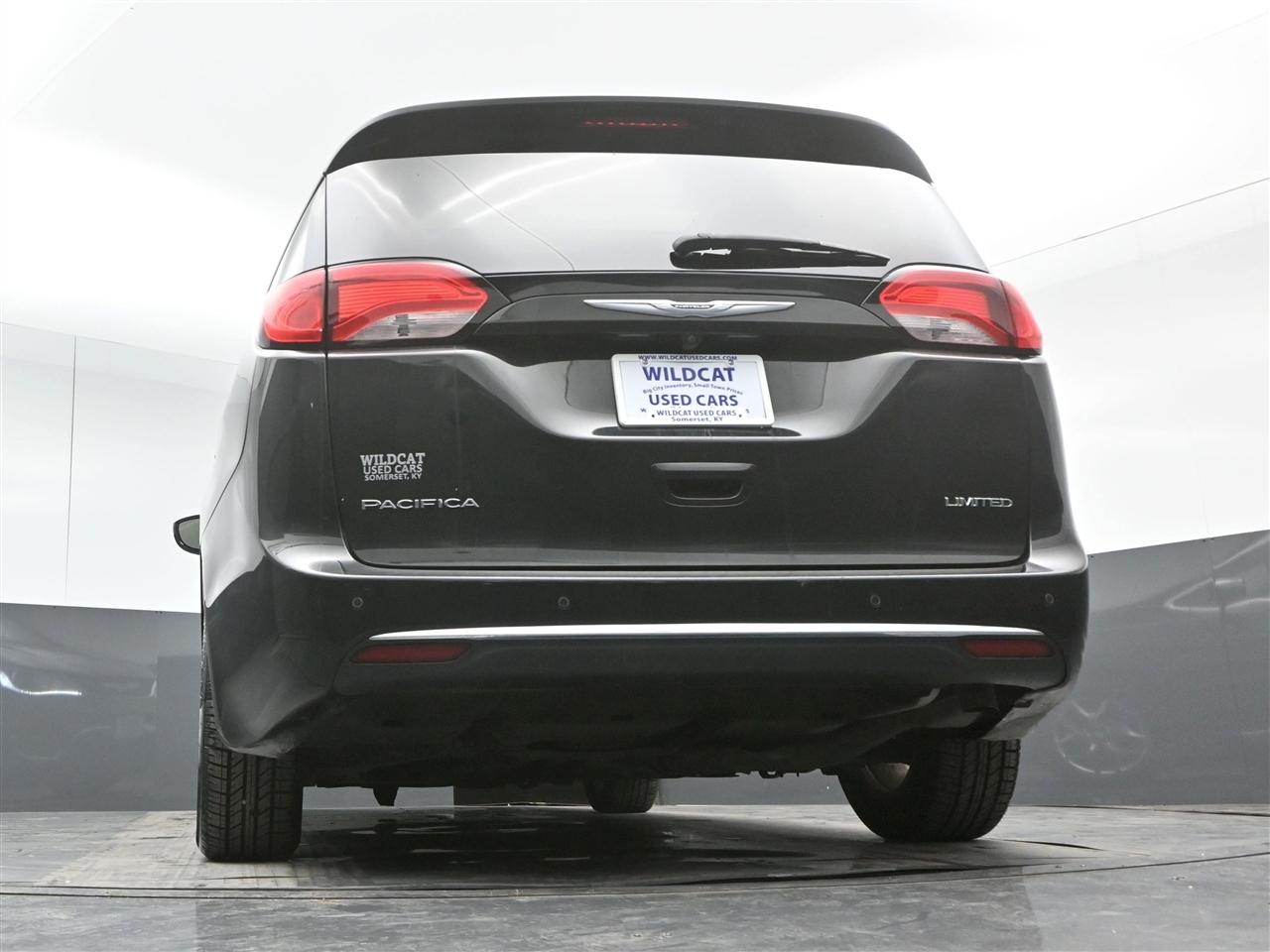 Chrysler Pacifica Limited 2017