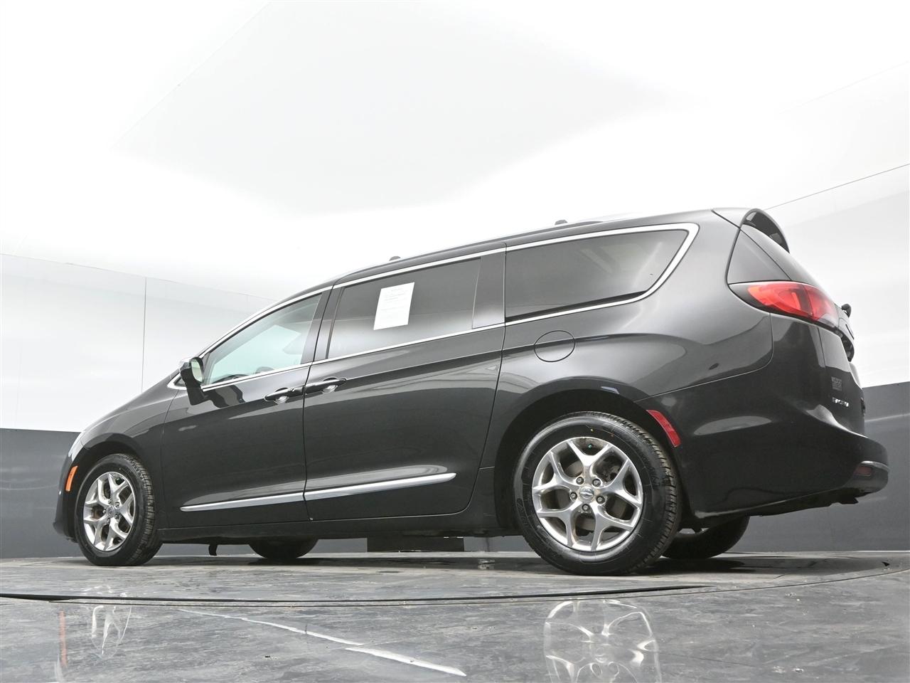 Chrysler Pacifica Limited 2017