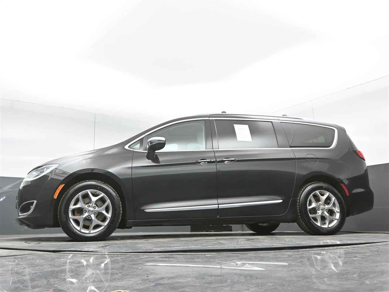 Chrysler Pacifica Limited 2017