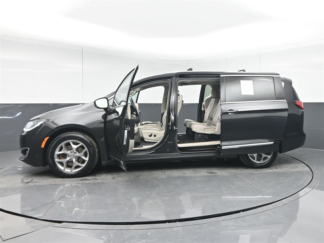 Chrysler Pacifica Limited 2017