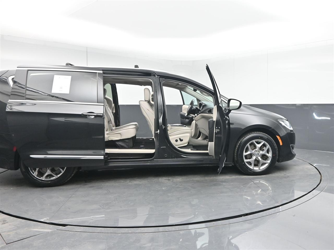 Chrysler Pacifica Limited 2017