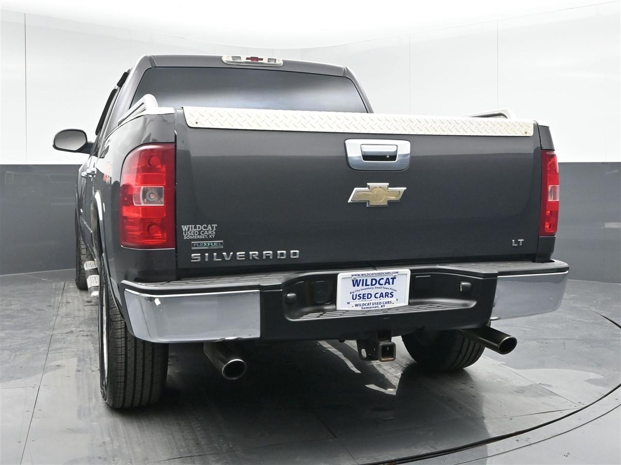 View vehicle photo 6