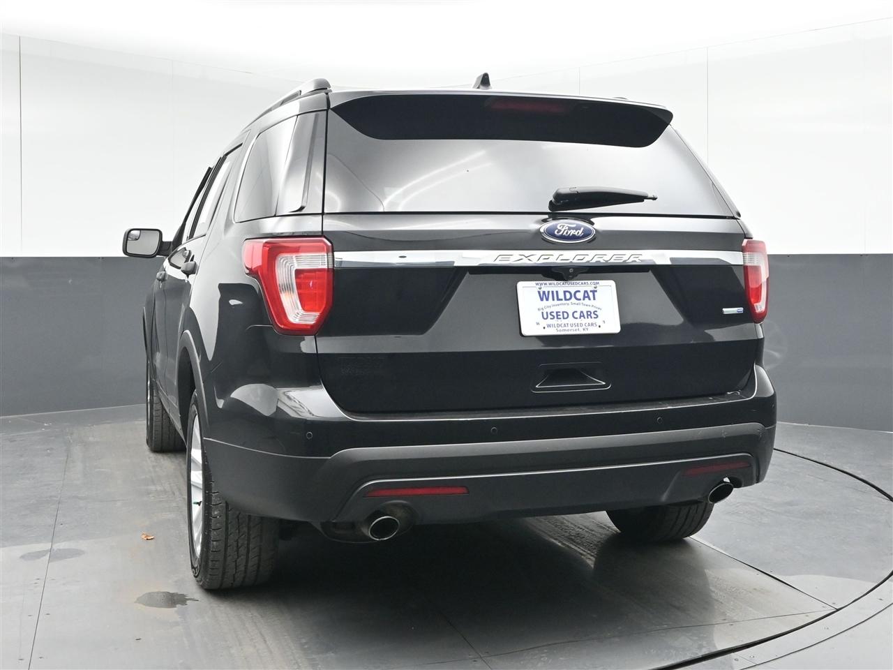 Ford Explorer Base 4WD 2016