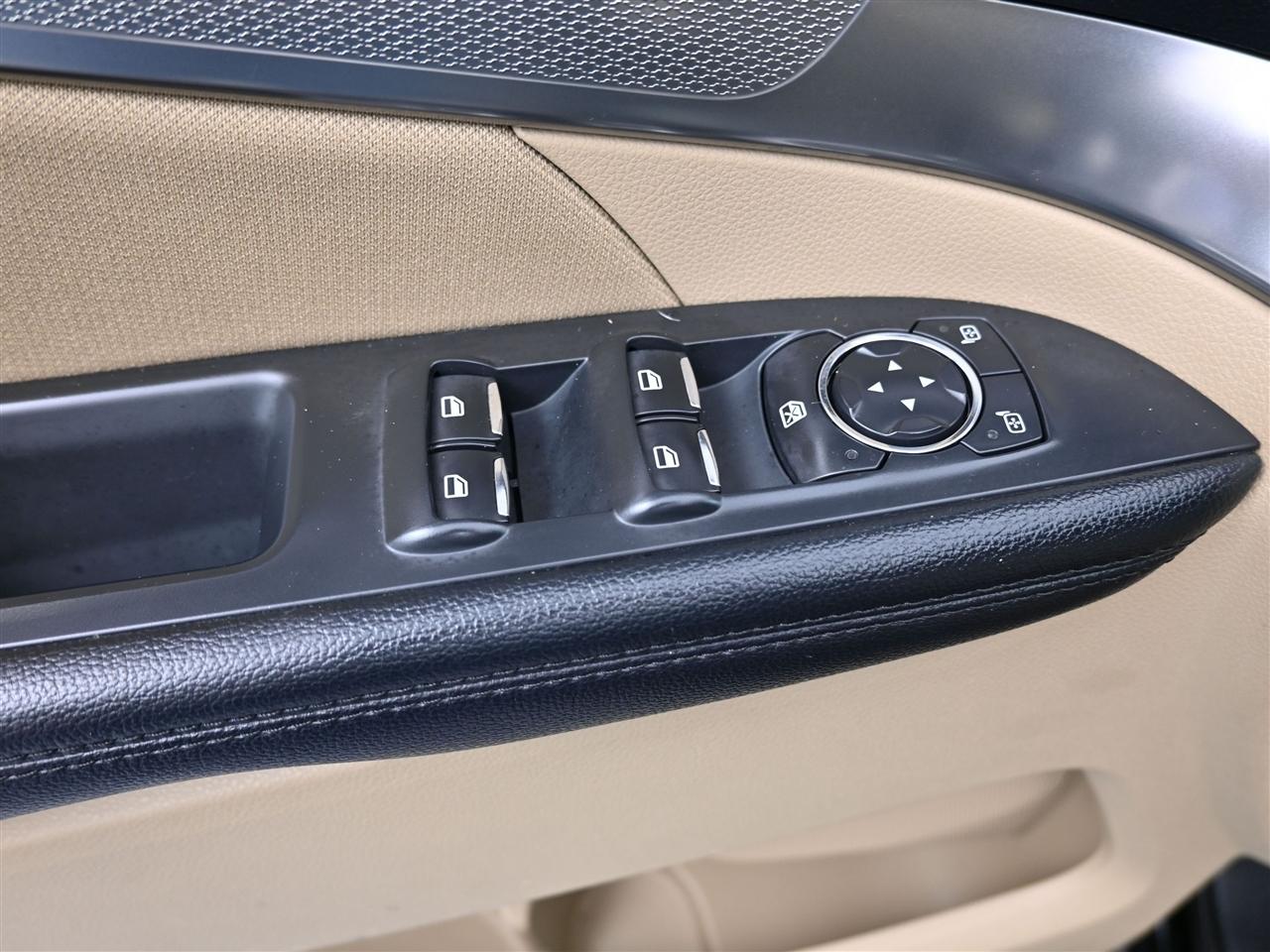 Ford Explorer Base 4WD 2016