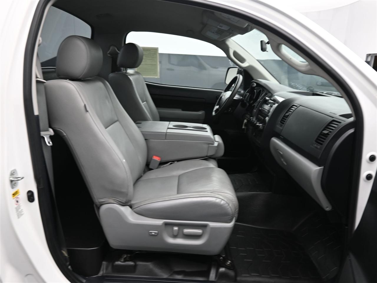 Toyota Tundra Tundra-Grade 4.0L 2WD 2011