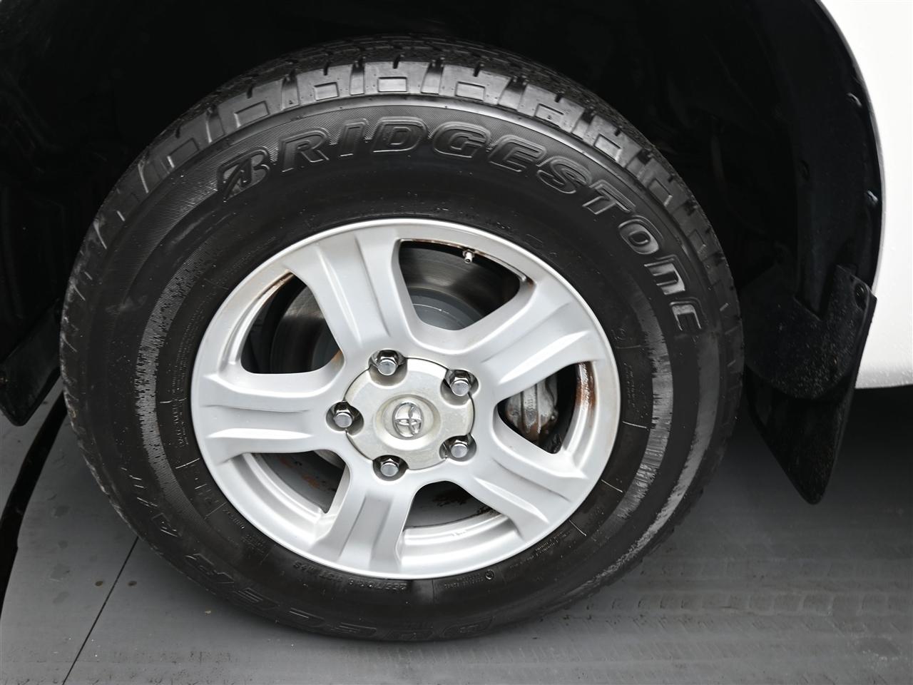 Toyota Tundra Tundra-Grade 4.0L 2WD 2011