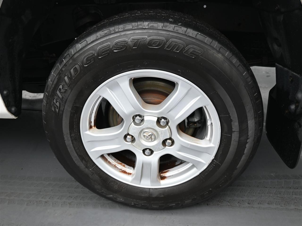 Toyota Tundra Tundra-Grade 4.0L 2WD 2011