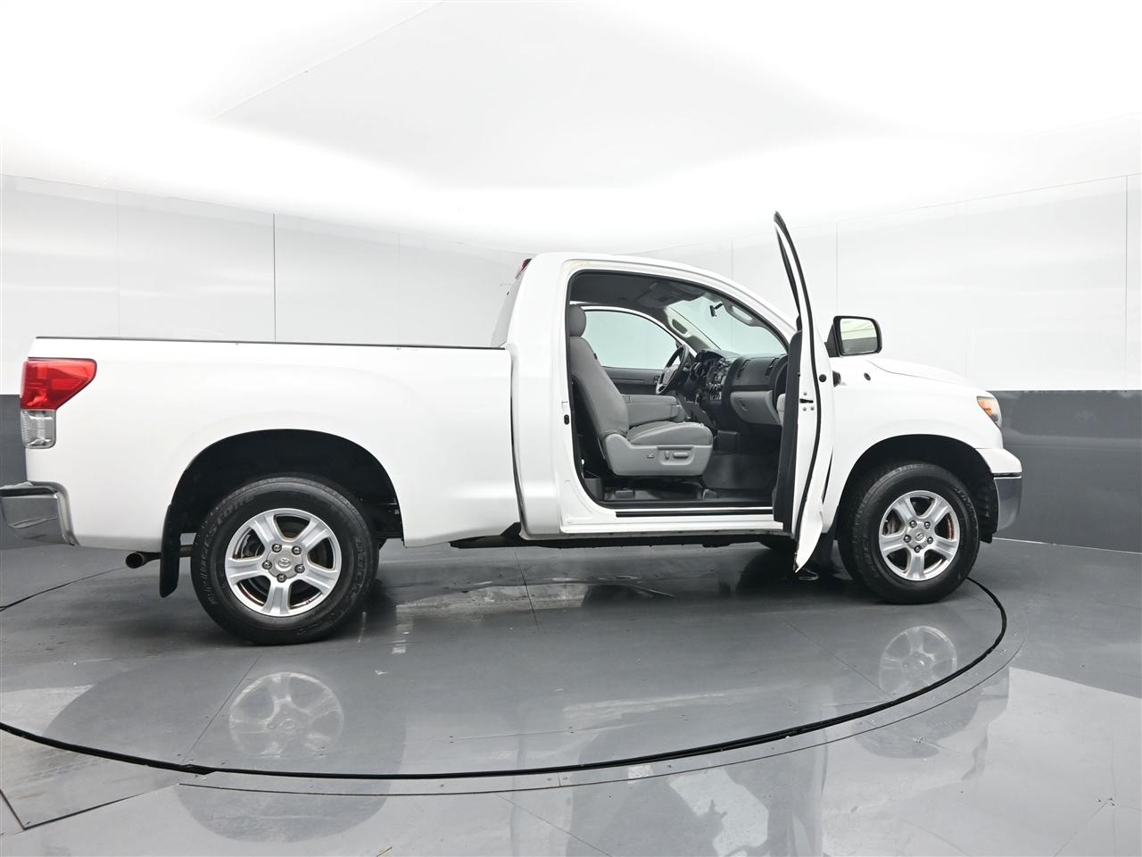 Toyota Tundra Tundra-Grade 4.0L 2WD 2011