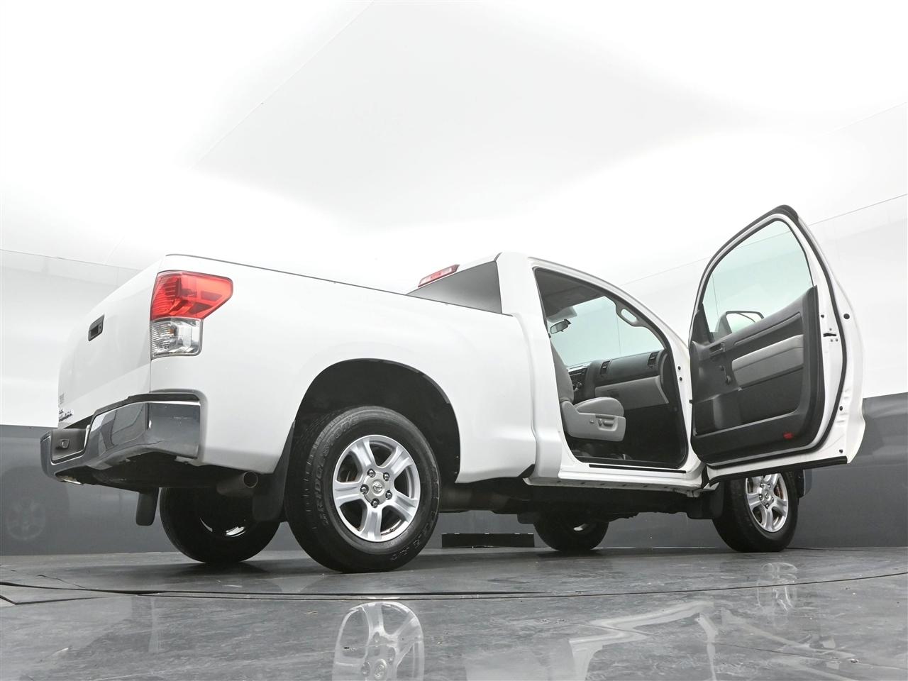 Toyota Tundra Tundra-Grade 4.0L 2WD 2011