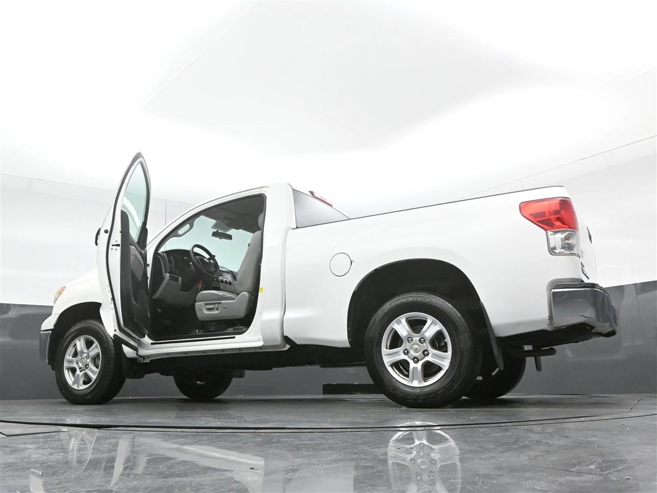Toyota Tundra Tundra-Grade 4.0L 2WD 2011
