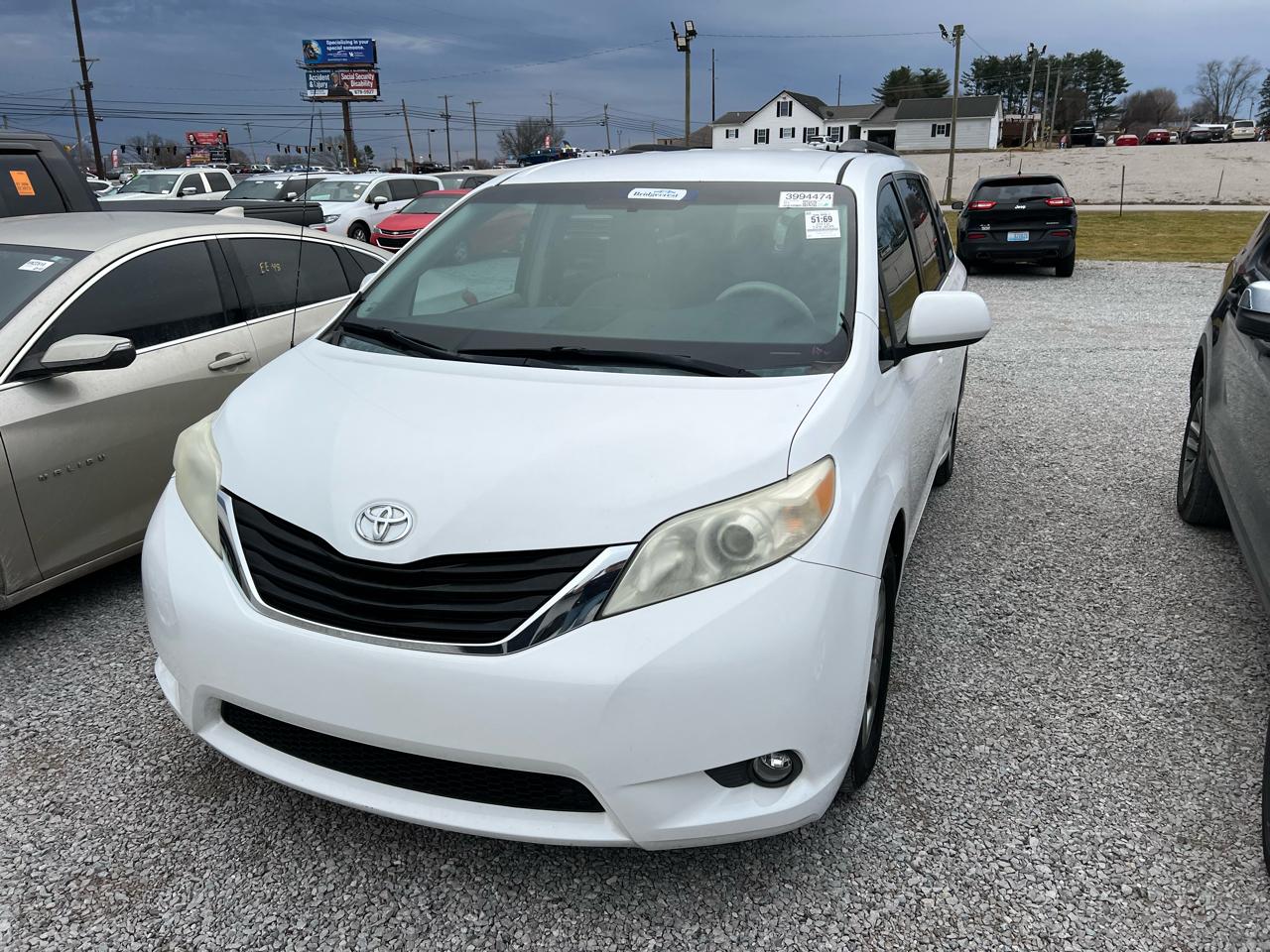 Toyota Sienna LE FWD 8-Passenger V6 2012