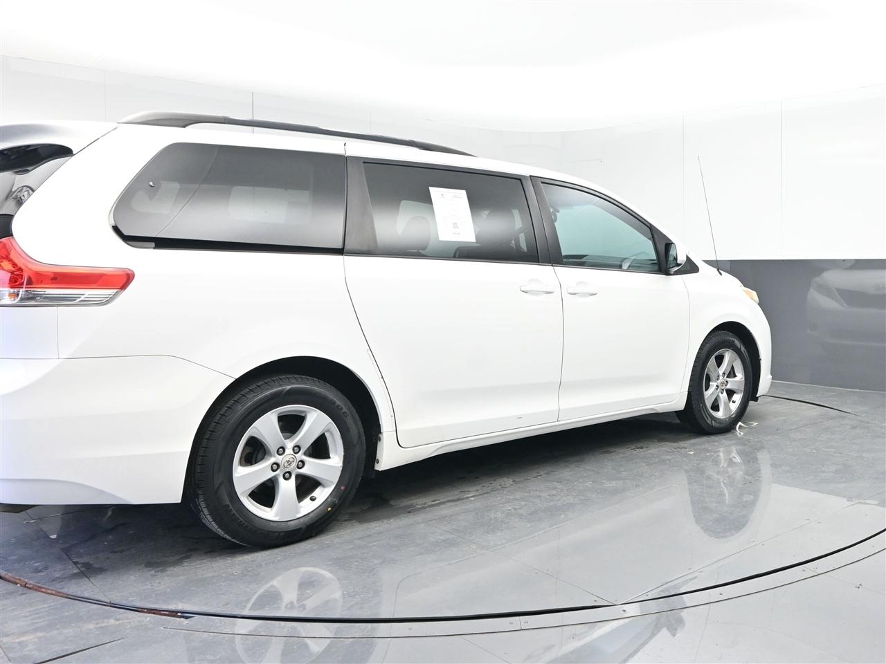 Toyota Sienna LE FWD 8-Passenger V6 2012