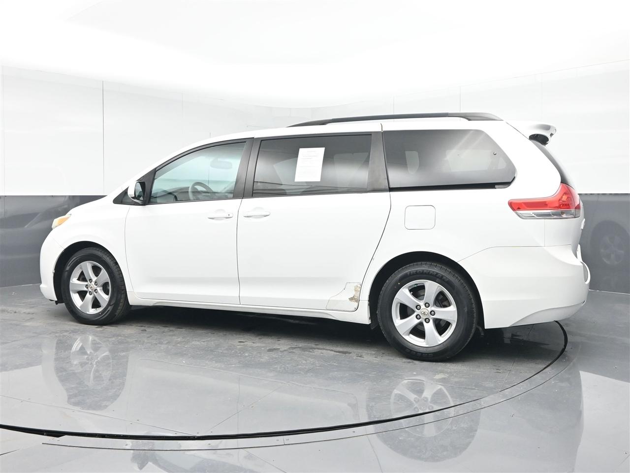 Toyota Sienna LE FWD 8-Passenger V6 2012