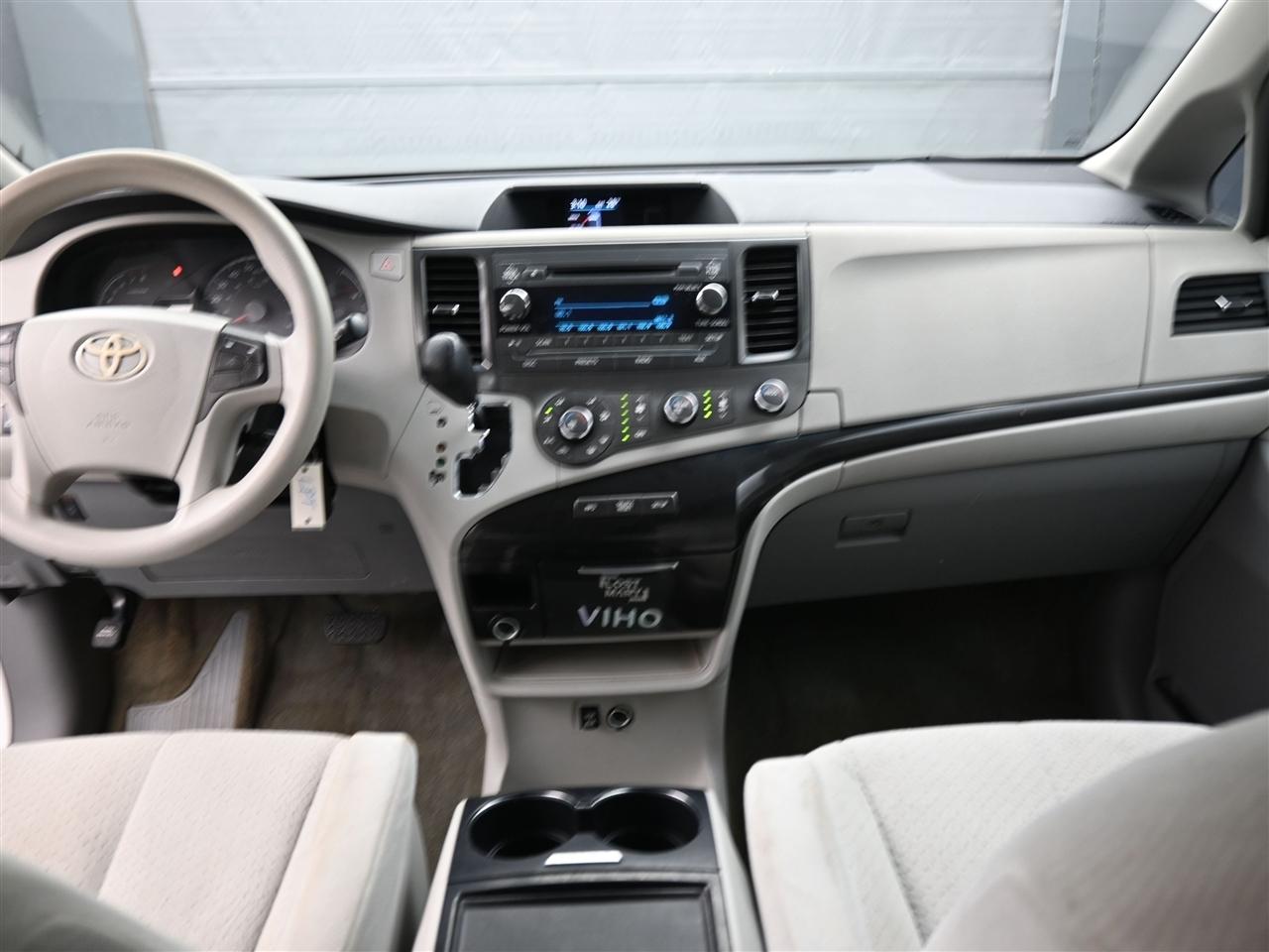 Toyota Sienna LE FWD 8-Passenger V6 2012