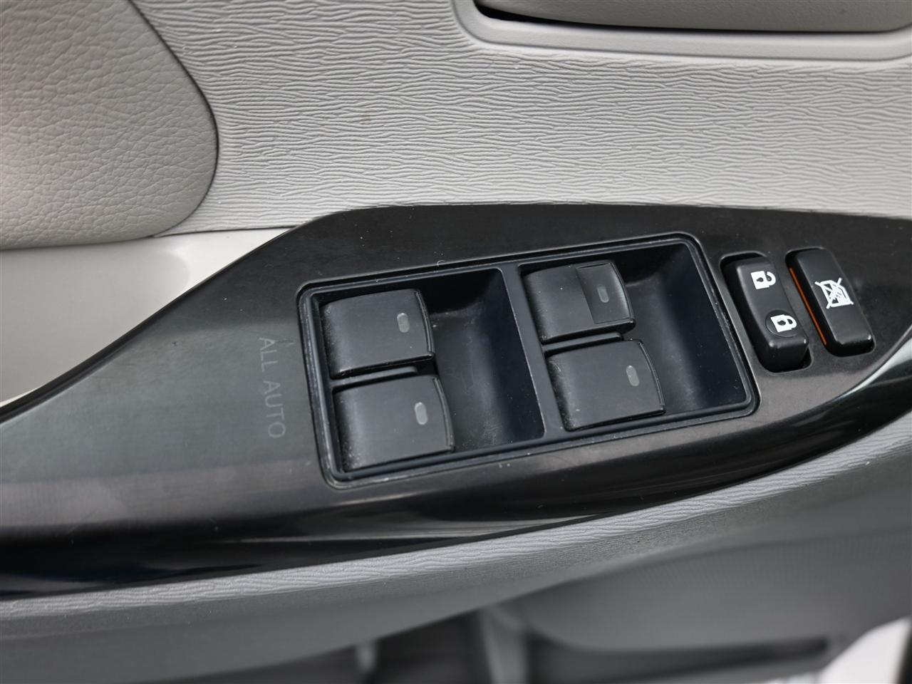 Toyota Sienna LE FWD 8-Passenger V6 2012