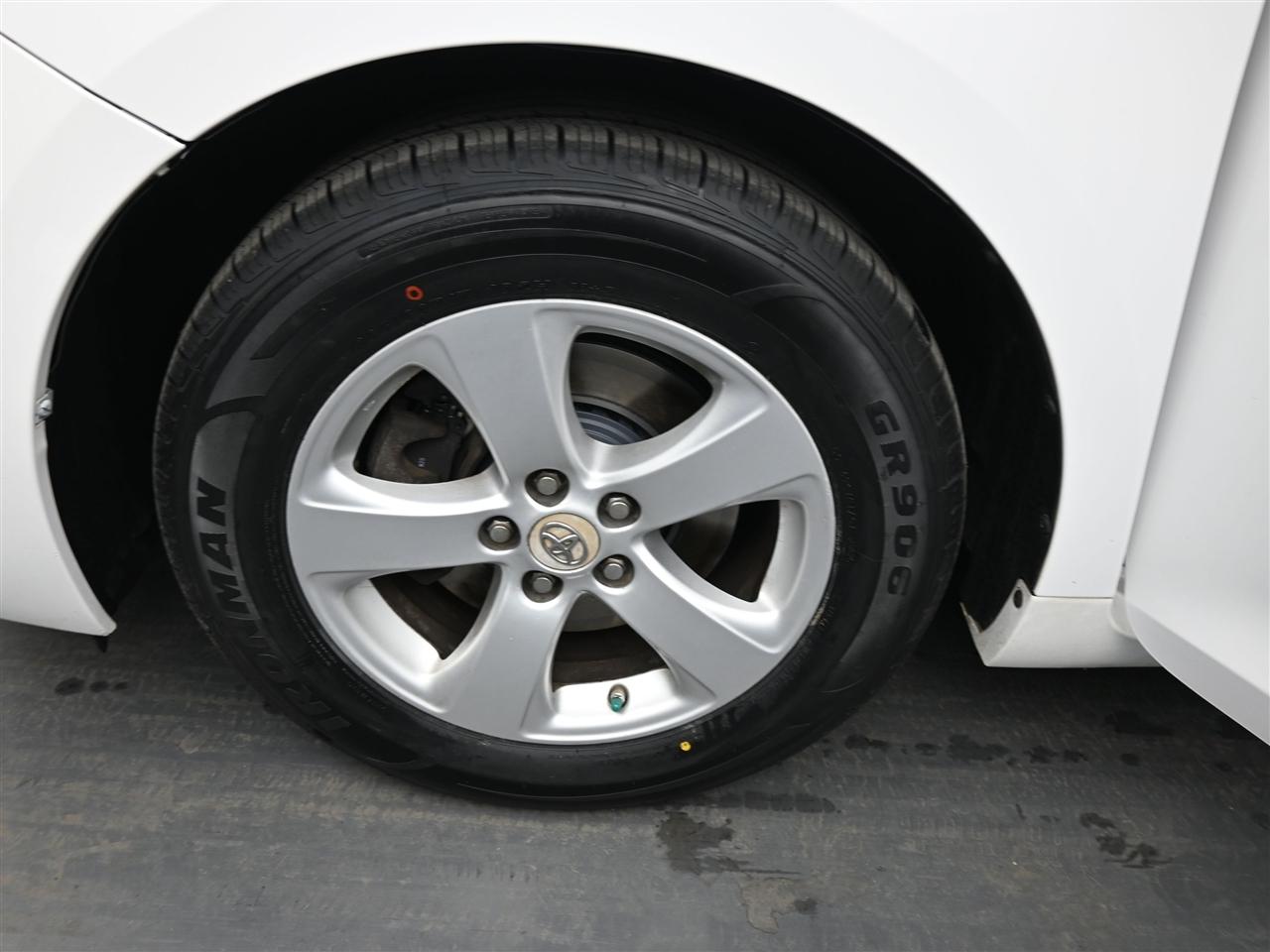 Toyota Sienna LE FWD 8-Passenger V6 2012