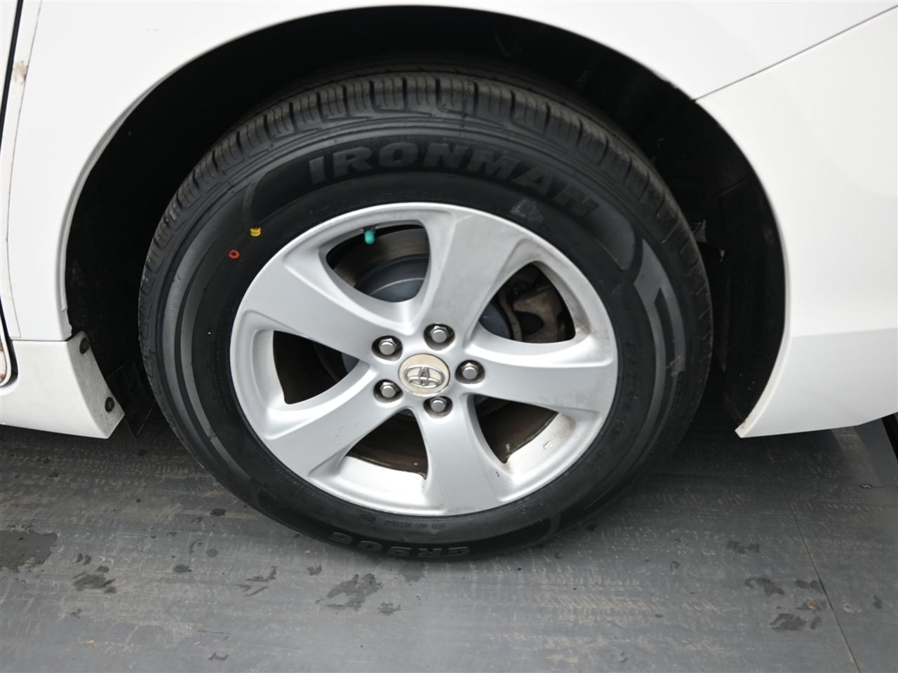 Toyota Sienna LE FWD 8-Passenger V6 2012