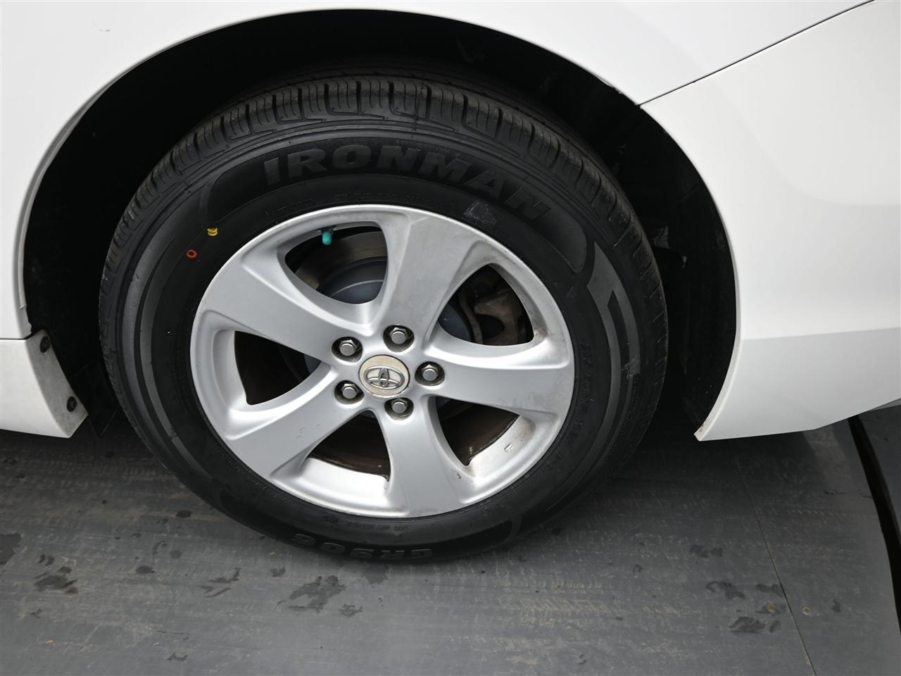 Toyota Sienna LE FWD 8-Passenger V6 2012