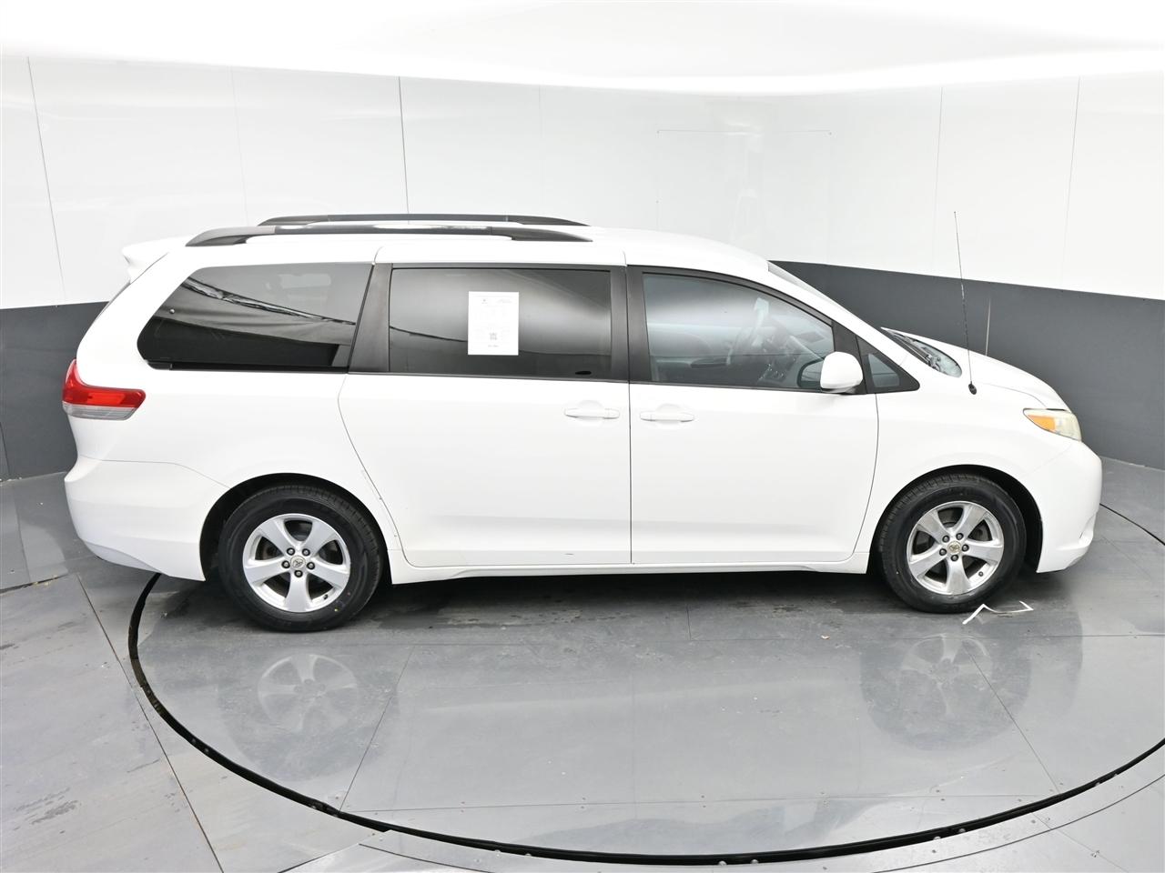 Toyota Sienna LE FWD 8-Passenger V6 2012