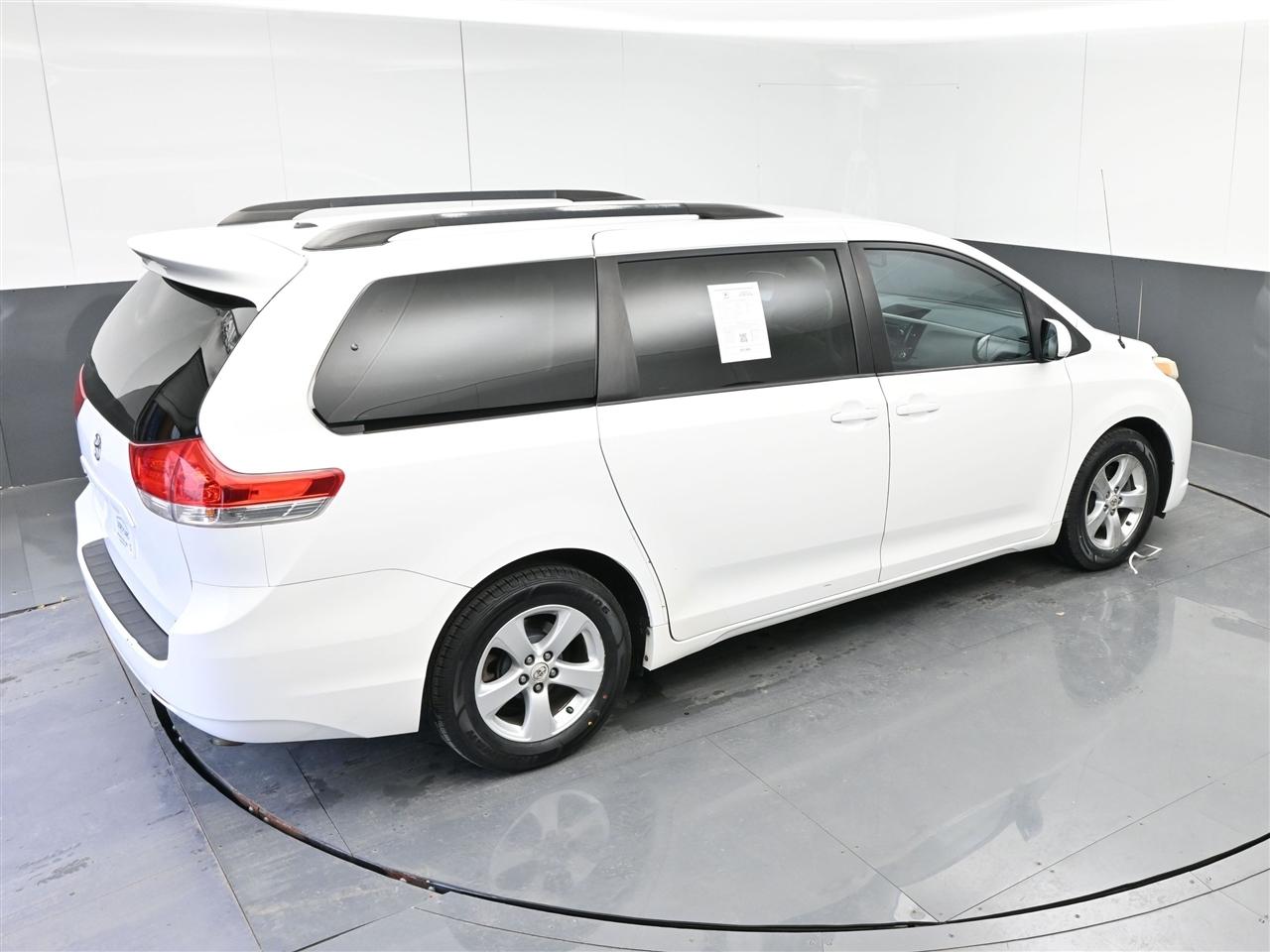 Toyota Sienna LE FWD 8-Passenger V6 2012